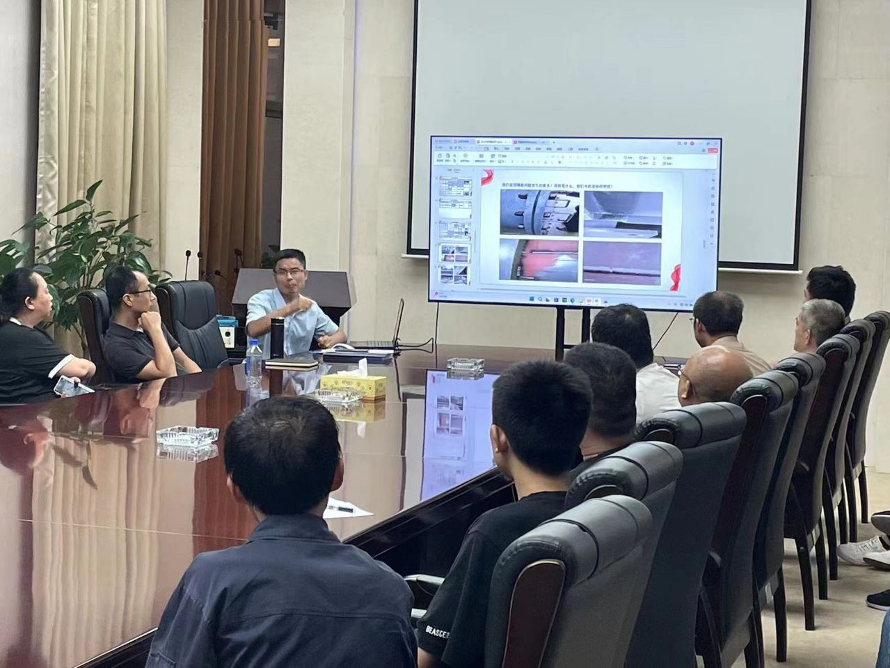 召開質(zhì)量專題會議.jpg
