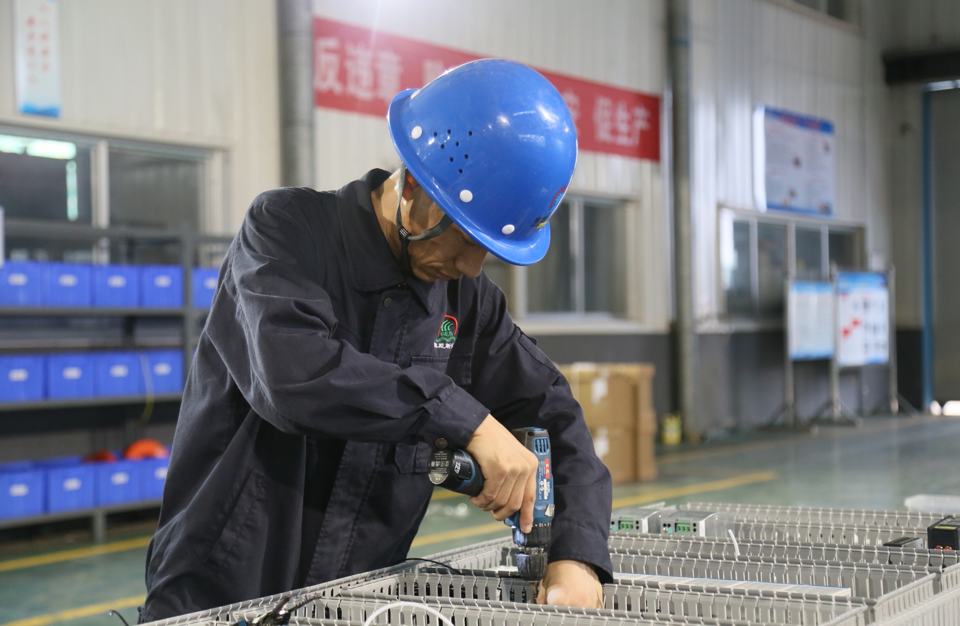 電器自控車間作業(yè)場景.jpg